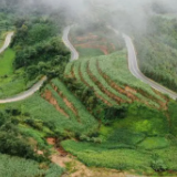 湘西州农村公路成旅游路资源路产业路