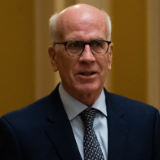 美国民主党参议员公开呼吁拜登退出总统选举