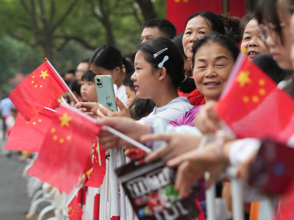 湖南省委举行升旗仪式 庆祝新中国成立76周年