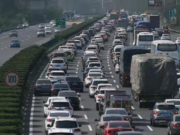 截至10月1日9时，湖南以下高速公路车流量大