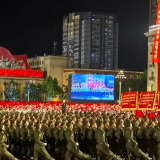 朝鲜举行盛大阅兵式，现场画面曝光