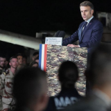 马克龙：法国将新建一艘航母