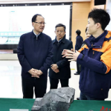 毛伟明在省地质院调研