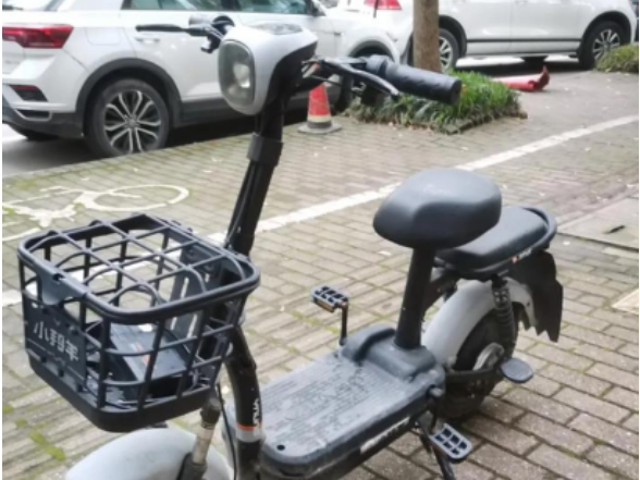 一些旧国标电动车变身“零公里二手车” 警惕“小改装”暗藏大隐患