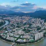 中国之城丨海南五指山：青山满目碧水萦绕的翡翠之城