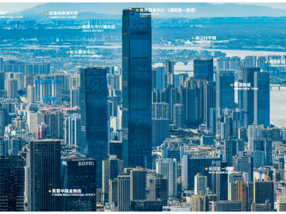 纯净天空下的视觉壮举：一场百公里的长衡互望
