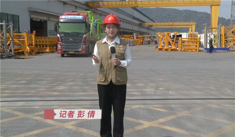 岳阳市广播电视台彭倩 ：“奶爸”与麋鹿“点点”
