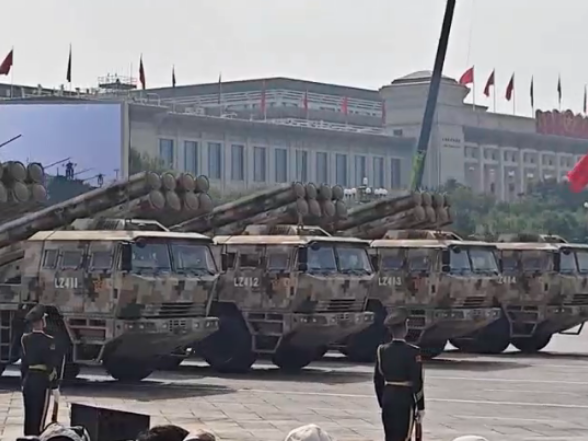 观看九三阅兵后 湖南退役军人现场感慨：我们是世界一流强国！