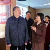 毛万春在省档案馆宣讲调研