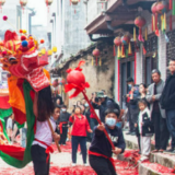 年轻人春节返乡，“挤爆”县城酒店？