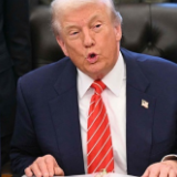 特朗普称正与伊朗进行谈判