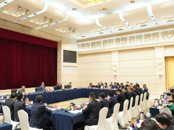 毛伟明参加省政协十三届四次会议第二联组讨论