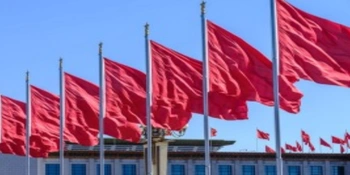 人民日报社论：坚定制度自信 实现良好开局