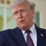 特朗普：伊朗“合适的人”致电说“希望达成协议”