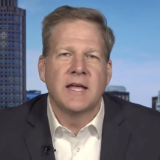 燃油成本飙升冲击航空业 多家航司上调费用并削减航线