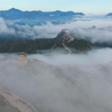 云雾笼罩金山岭