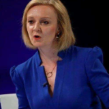 英国新首相特拉斯遇执政危机，英媒：部分保守党议员公开要她辞职