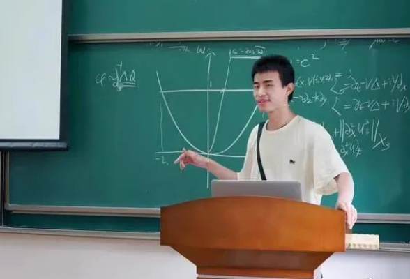 一晚解决博士团队4个月难题？韦东奕辟谣：别信热搜