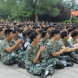 湖南汨罗：学校聘请退役军人开展国防教育和管理工作