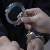 男子买假房产证让孩子入读重点小学，四年后事发获刑