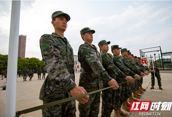 武警湖南总队新兵团：帮每一名新兵走好第一个七十五厘米