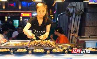 组图 | “五一”假期漫步长沙 邂逅一城烟火氤氲