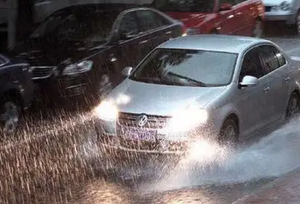 湖南继续发布暴雨预警，致灾风险高！暴雨天气我们应该怎么做？
