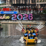 视频丨湖南非遗“划”向世界 26.8米益阳兰溪双桡龙舟惊艳南洋