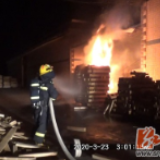 双牌：木材加工厂凌晨起火 消防成功排险