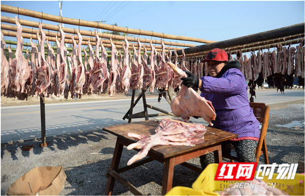 桃川板鸭是江永县传统名肴，有上百年的腌制历史。