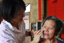 走向我们的小康生活丨永州：村里来了化妆师 大妈原来这么美