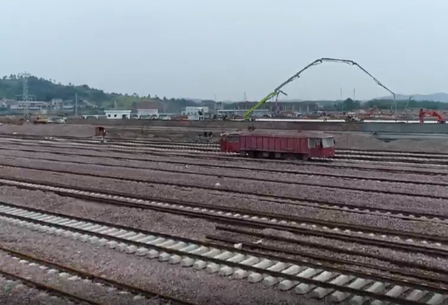 湘桂铁路永州扩能改造项目完成铺轨