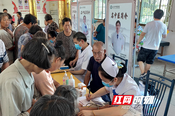 6送医送药开展义诊_副本.jpg 6送医送药开展义诊_副本.jpg