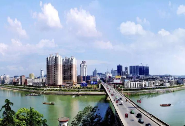 李旦梅调研中心城区大型商贸综合体时要求：为商业企业提供优质服务