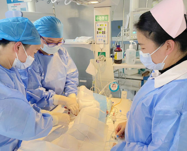永州市中心医院成功开展全市首例新生儿腔内心电引导下PICC置管术