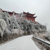 双牌阳明山景区出现今冬首场雾凇景观