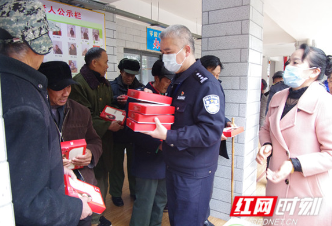 永州市公安局交警支队开展学雷锋志愿服务活动