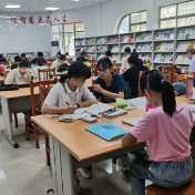 冷水滩：图书馆成暑期学生“避暑充电”好去处