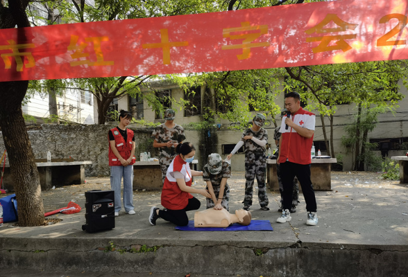 永州市中医医院红十字救护师到永州职业技术学院开展现场急救知识普及培训