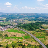 蓝山：巨龙腾飞家乡美（图）
