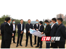 东安：唐何考察调研文化娱乐体育夜经济项目选址