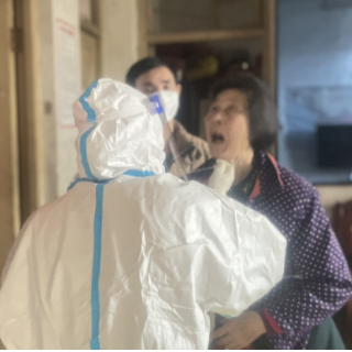 东安县白牙市镇：上门入户有温度 织牢防疫保护网