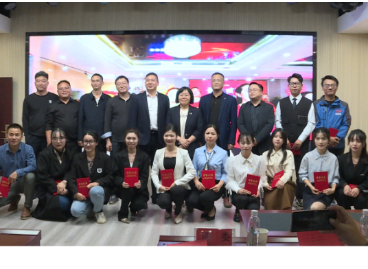 祁阳市融媒体中心举行庆祝第23个记者节演讲比赛