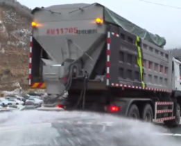 应对低温雨雪天气丨永州各地交通部门全力保道路畅通