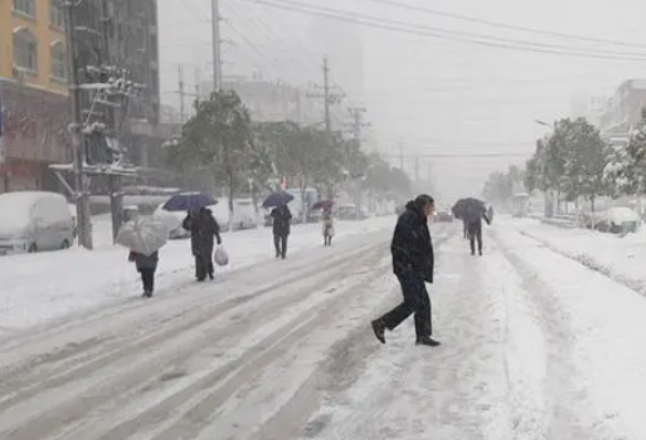 永州丨陈爱林连夜紧急调度全市应对雨雪冰冻天气