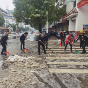 祁阳：干群齐上阵 扫雪保畅通（组图）