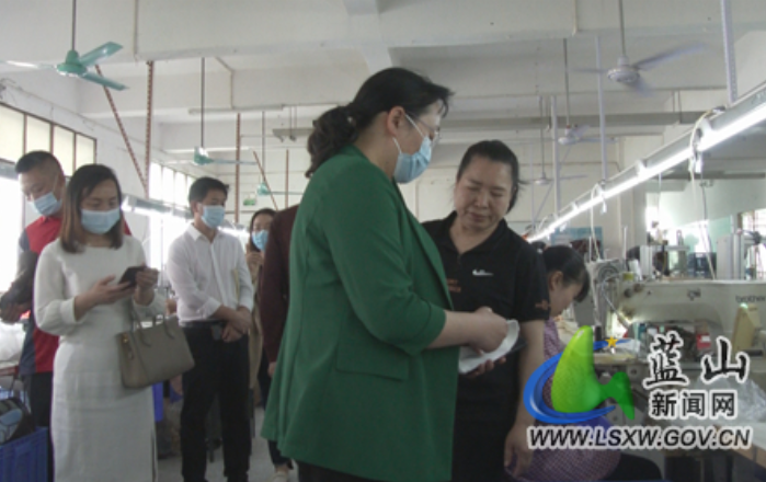 邓群：千方百计纾困解难 增强企业发展信心
