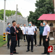 胡建新一行到江华调研