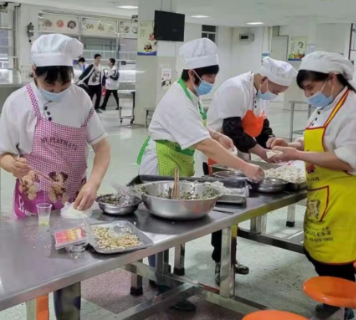 永州四中:清明假期,食堂为学生送温暖