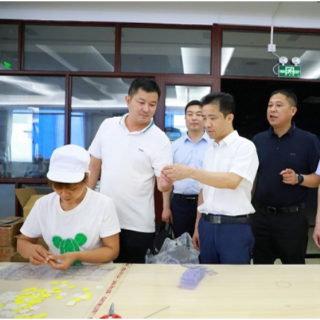 新田：秦山成深入企业开展“送政策、稳增长、促发展”活动